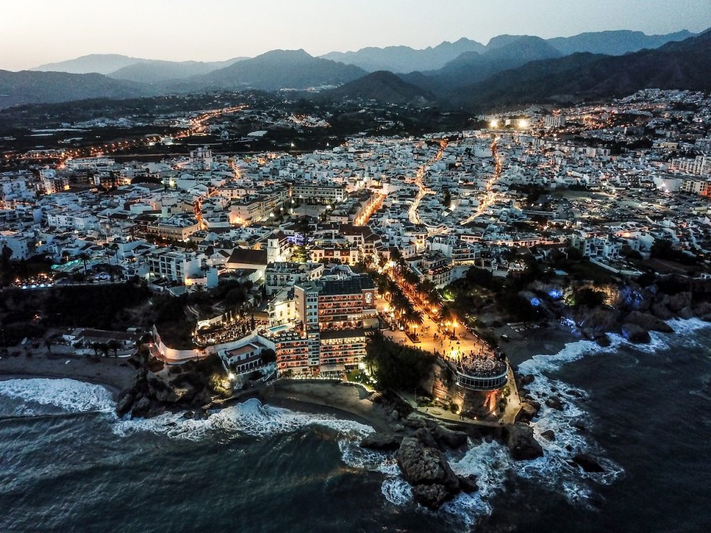 Ahorro de luz en Málaga – Soluciones, consejos y más